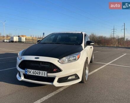 Білий Форд Фокус, об'ємом двигуна 2 л та пробігом 152 тис. км за 16000 $, фото 1 на Automoto.ua