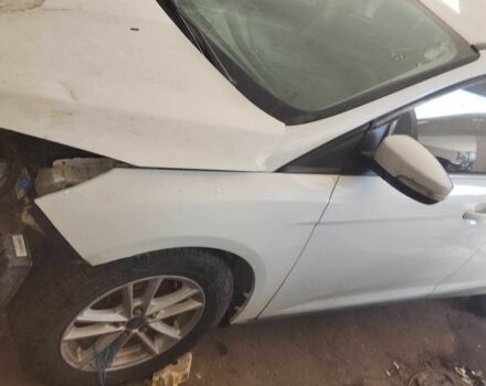 Белый Форд Фокус, объемом двигателя 2 л и пробегом 200 тыс. км за 2500 $, фото 1 на Automoto.ua