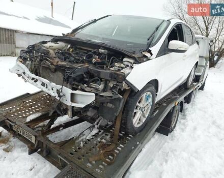 Белый Форд Фокус, объемом двигателя 2 л и пробегом 200 тыс. км за 3600 $, фото 1 на Automoto.ua