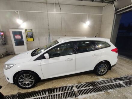 Белый Форд Фокус, объемом двигателя 1.6 л и пробегом 170 тыс. км за 9500 $, фото 1 на Automoto.ua