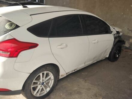 Белый Форд Фокус, объемом двигателя 2 л и пробегом 200 тыс. км за 3700 $, фото 1 на Automoto.ua