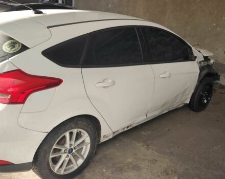 Белый Форд Фокус, объемом двигателя 2 л и пробегом 200 тыс. км за 3700 $, фото 1 на Automoto.ua