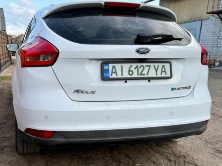 Белый Форд Фокус, объемом двигателя 0 л и пробегом 147 тыс. км за 8000 $, фото 1 на Automoto.ua