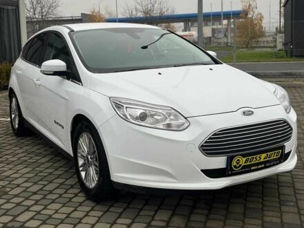 Білий Форд Фокус, об'ємом двигуна 0 л та пробігом 136 тис. км за 11800 $, фото 1 на Automoto.ua