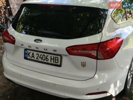 Белый Форд Фокус, объемом двигателя 2 л и пробегом 206 тыс. км за 12000 $, фото 1 на Automoto.ua