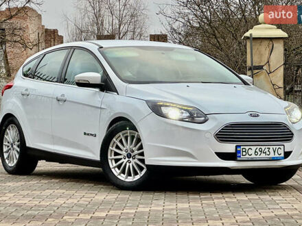 Белый Форд Фокус, объемом двигателя 0 л и пробегом 74 тыс. км за 9999 $, фото 1 на Automoto.ua