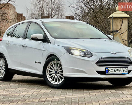 Белый Форд Фокус, объемом двигателя 0 л и пробегом 74 тыс. км за 9999 $, фото 1 на Automoto.ua