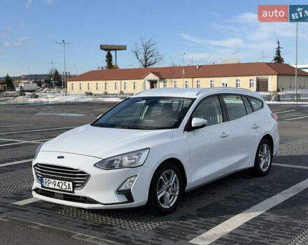Белый Форд Фокус, объемом двигателя 1.5 л и пробегом 234 тыс. км за 7200 $, фото 1 на Automoto.ua