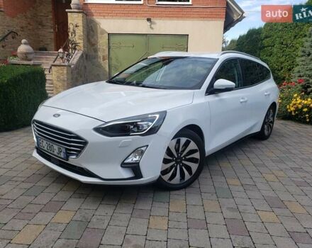 Белый Форд Фокус, объемом двигателя 1.5 л и пробегом 187 тыс. км за 13950 $, фото 1 на Automoto.ua