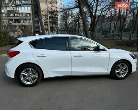 Белый Форд Фокус, объемом двигателя 1.5 л и пробегом 98 тыс. км за 13500 $, фото 1 на Automoto.ua