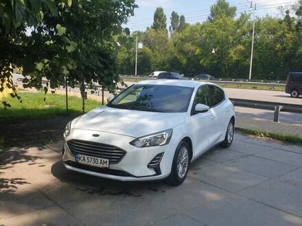 Форд Фокус 2019 у Києві на Automoto.ua Білий Форд Фокус, об'ємом двигуна 1.5 л та пробігом 32 тис. км за 14600 $, фото 1 на Automoto.ua