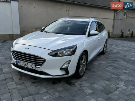 Белый Форд Фокус, объемом двигателя 1.5 л и пробегом 205 тыс. км за 12400 $, фото 1 на Automoto.ua