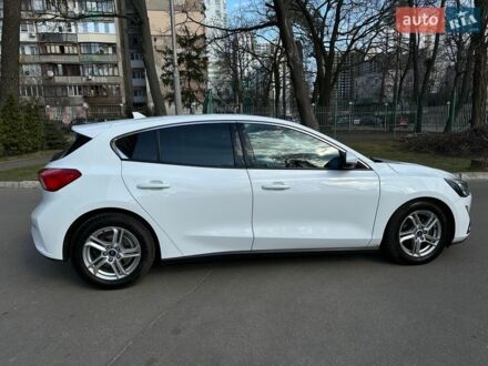 Белый Форд Фокус, объемом двигателя 1.5 л и пробегом 96 тыс. км за 14000 $, фото 1 на Automoto.ua
