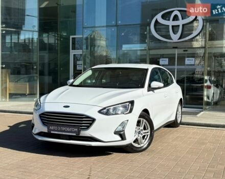 Білий Форд Фокус, об'ємом двигуна 1.5 л та пробігом 63 тис. км за 14584 $, фото 1 на Automoto.ua
