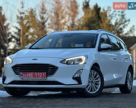 Белый Форд Фокус, объемом двигателя 1.5 л и пробегом 200 тыс. км за 14990 $, фото 1 на Automoto.ua