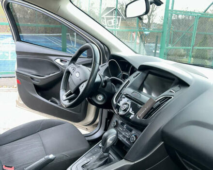 Бежевий Форд Фокус, об'ємом двигуна 2 л та пробігом 102 тис. км за 9400 $, фото 4 на Automoto.ua