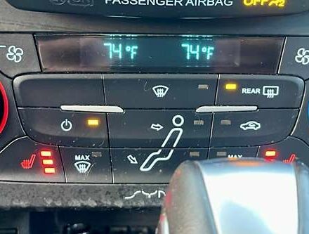 Бежевий Форд Фокус, об'ємом двигуна 2 л та пробігом 264 тис. км за 6750 $, фото 38 на Automoto.ua