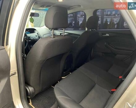 Бежевий Форд Фокус, об'ємом двигуна 2 л та пробігом 180 тис. км за 8990 $, фото 25 на Automoto.ua