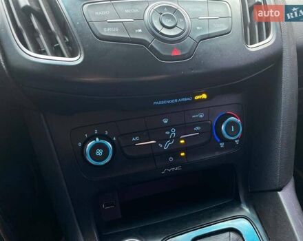 Бежевий Форд Фокус, об'ємом двигуна 2 л та пробігом 180 тис. км за 8990 $, фото 36 на Automoto.ua