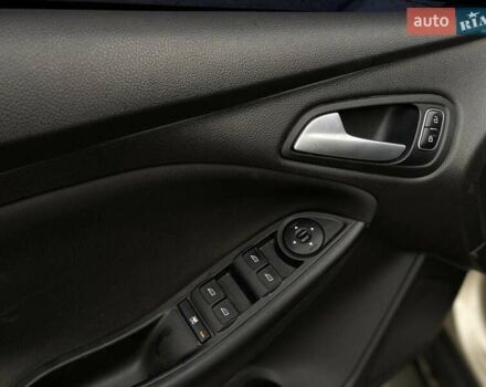 Бежевий Форд Фокус, об'ємом двигуна 2 л та пробігом 180 тис. км за 8990 $, фото 15 на Automoto.ua