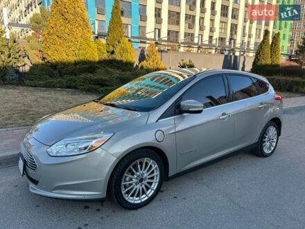 Бежевий Форд Фокус, об'ємом двигуна 0 л та пробігом 151 тис. км за 7999 $, фото 1 на Automoto.ua