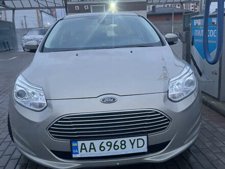 Бежевий Форд Фокус, об'ємом двигуна 0 л та пробігом 121 тис. км за 9600 $, фото 1 на Automoto.ua