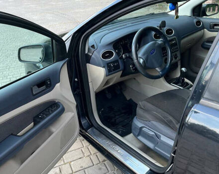 Черный Форд Фокус, объемом двигателя 1.6 л и пробегом 265 тыс. км за 3900 $, фото 3 на Automoto.ua