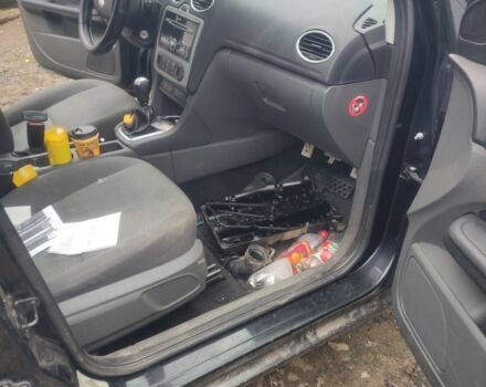 Черный Форд Фокус, объемом двигателя 1.6 л и пробегом 300 тыс. км за 1200 $, фото 8 на Automoto.ua