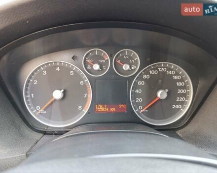 Черный Форд Фокус, объемом двигателя 1.6 л и пробегом 233 тыс. км за 3400 $, фото 5 на Automoto.ua