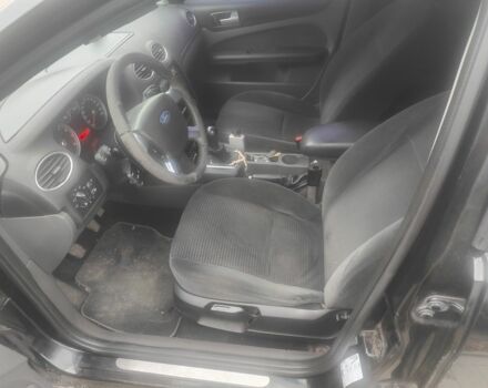 Черный Форд Фокус, объемом двигателя 2 л и пробегом 300 тыс. км за 4300 $, фото 5 на Automoto.ua