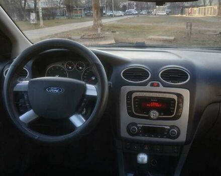 Черный Форд Фокус, объемом двигателя 1.6 л и пробегом 376 тыс. км за 2992 $, фото 6 на Automoto.ua