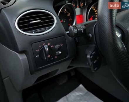 Черный Форд Фокус, объемом двигателя 1.6 л и пробегом 209 тыс. км за 6850 $, фото 26 на Automoto.ua