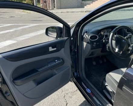 Черный Форд Фокус, объемом двигателя 1.6 л и пробегом 300 тыс. км за 5100 $, фото 7 на Automoto.ua