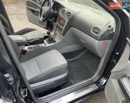 Черный Форд Фокус, объемом двигателя 1.6 л и пробегом 178 тыс. км за 6300 $, фото 17 на Automoto.ua