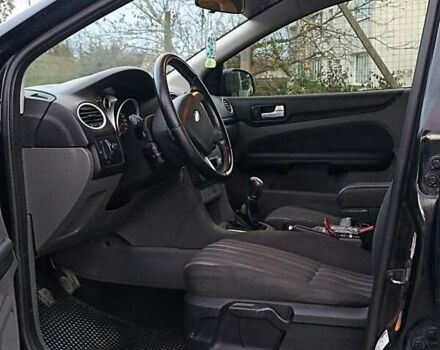 Черный Форд Фокус, объемом двигателя 1.6 л и пробегом 250 тыс. км за 6000 $, фото 2 на Automoto.ua