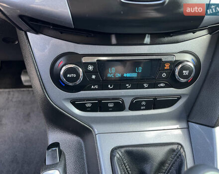 Черный Форд Фокус, объемом двигателя 1.6 л и пробегом 250 тыс. км за 8299 $, фото 121 на Automoto.ua