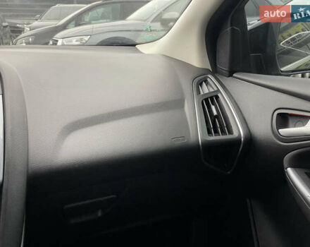 Чорний Форд Фокус, об'ємом двигуна 1 л та пробігом 170 тис. км за 6500 $, фото 27 на Automoto.ua