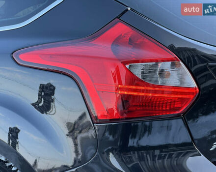 Черный Форд Фокус, объемом двигателя 1.6 л и пробегом 250 тыс. км за 8250 $, фото 56 на Automoto.ua