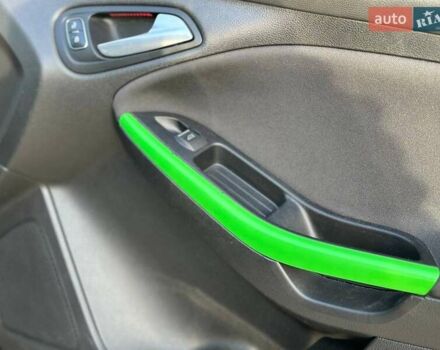 Чорний Форд Фокус, об'ємом двигуна 2 л та пробігом 123 тис. км за 12990 $, фото 23 на Automoto.ua