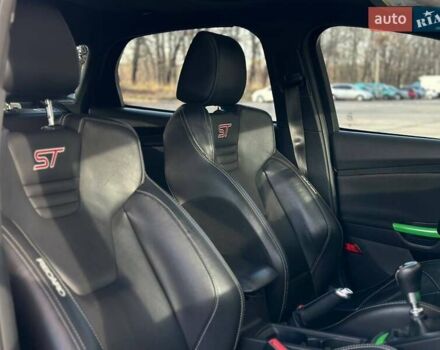 Чорний Форд Фокус, об'ємом двигуна 2 л та пробігом 123 тис. км за 12990 $, фото 24 на Automoto.ua