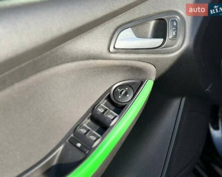 Чорний Форд Фокус, об'ємом двигуна 2 л та пробігом 123 тис. км за 12990 $, фото 14 на Automoto.ua