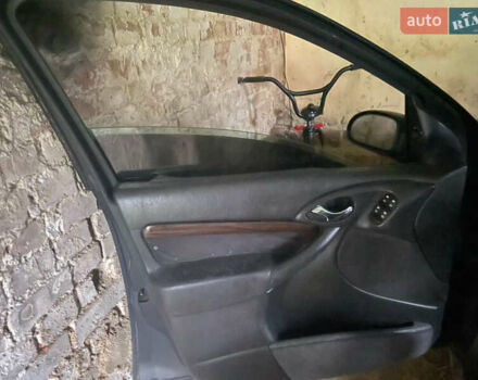 Черный Форд Фокус, объемом двигателя 1.8 л и пробегом 300 тыс. км за 600 $, фото 2 на Automoto.ua