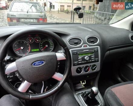 Черный Форд Фокус, объемом двигателя 1.6 л и пробегом 195 тыс. км за 4500 $, фото 3 на Automoto.ua