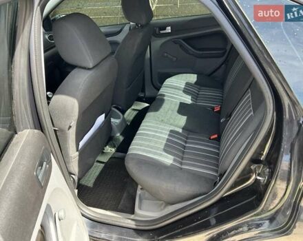 Черный Форд Фокус, объемом двигателя 1.6 л и пробегом 246 тыс. км за 4900 $, фото 1 на Automoto.ua