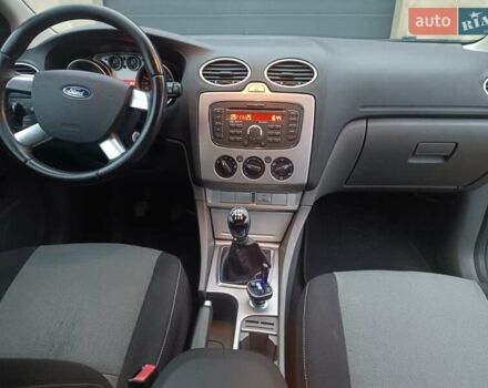 Черный Форд Фокус, объемом двигателя 1.6 л и пробегом 214 тыс. км за 5850 $, фото 5 на Automoto.ua