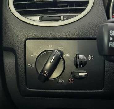 Черный Форд Фокус, объемом двигателя 1.6 л и пробегом 211 тыс. км за 6800 $, фото 2 на Automoto.ua