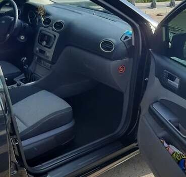 Черный Форд Фокус, объемом двигателя 1.6 л и пробегом 211 тыс. км за 6800 $, фото 14 на Automoto.ua