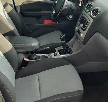 Черный Форд Фокус, объемом двигателя 1.6 л и пробегом 211 тыс. км за 6800 $, фото 15 на Automoto.ua