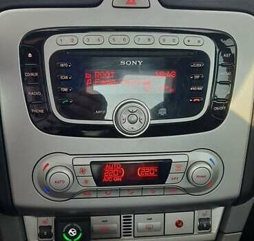 Черный Форд Фокус, объемом двигателя 1.6 л и пробегом 211 тыс. км за 6800 $, фото 1 на Automoto.ua