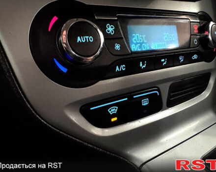 Черный Форд Фокус, объемом двигателя 1.6 л и пробегом 157 тыс. км за 7500 $, фото 12 на Automoto.ua